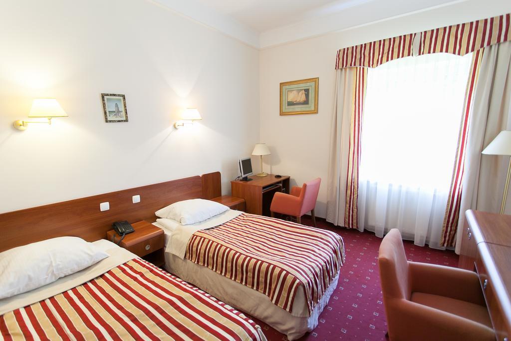 Twins Ii 3* Warsaw